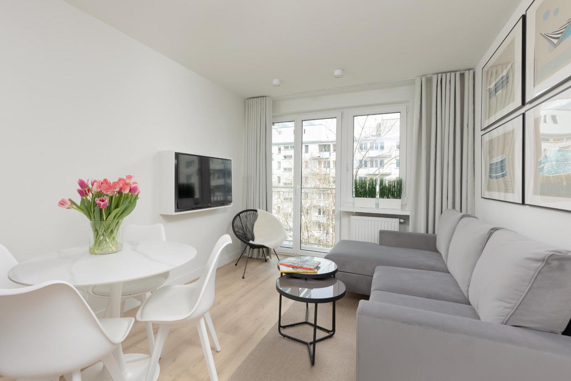 Апартаменти Elegant & Cozy Panska By Renters